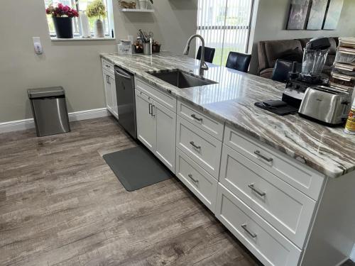 white cabinets in contemporary kitchen